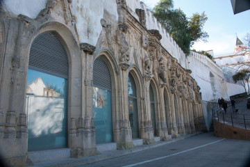 Die Tiendas de las Sierpes befinden sich auf der Cuesta de Belén